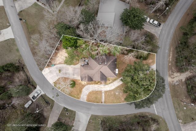 550 Alakoko Pl, Diamondhead, MS 39525