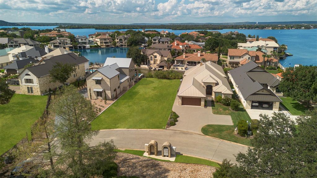 100 Wennmohs PL, Horseshoe Bay, TX 78657