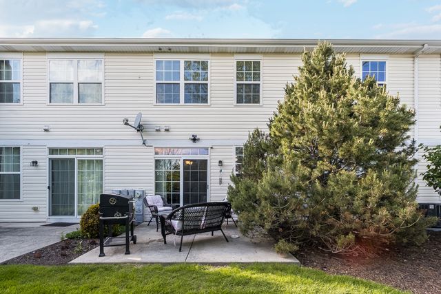 292 S Oak Creek Lane, Romeoville, IL 60446