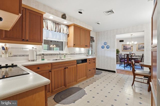 228 CHESTNUT VALLEY DR, Doylestown, PA 18901