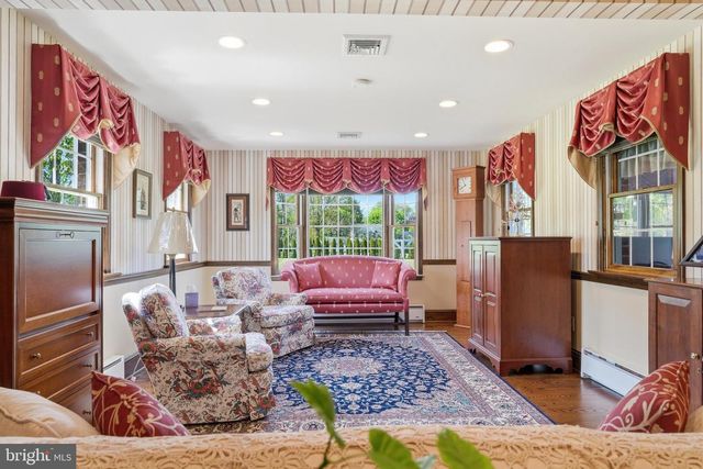 228 CHESTNUT VALLEY DR, Doylestown, PA 18901