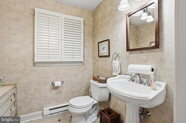 228 CHESTNUT VALLEY DR, Doylestown, PA 18901