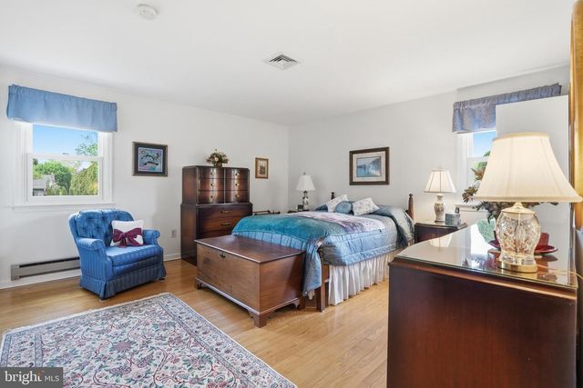 228 CHESTNUT VALLEY DR, Doylestown, PA 18901