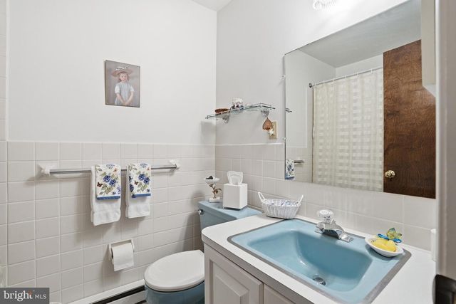 228 CHESTNUT VALLEY DR, Doylestown, PA 18901