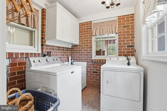 228 CHESTNUT VALLEY DR, Doylestown, PA 18901