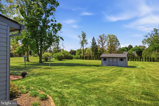 228 CHESTNUT VALLEY DR, Doylestown, PA 18901
