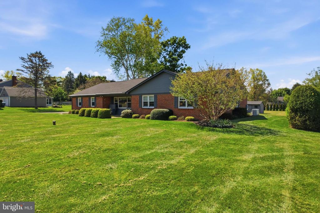 228 CHESTNUT VALLEY DR, Doylestown, PA 18901