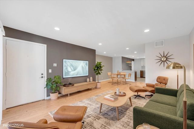 4202 Central Road 1D, Glenview, IL 60025