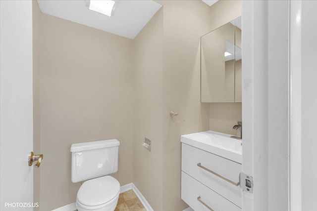 4202 Central Road 1D, Glenview, IL 60025