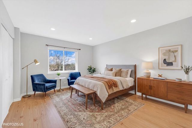 4202 Central Road 1D, Glenview, IL 60025