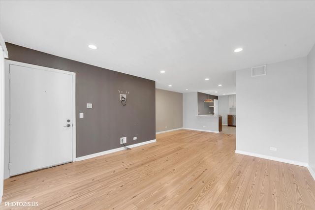 4202 Central Road 1D, Glenview, IL 60025