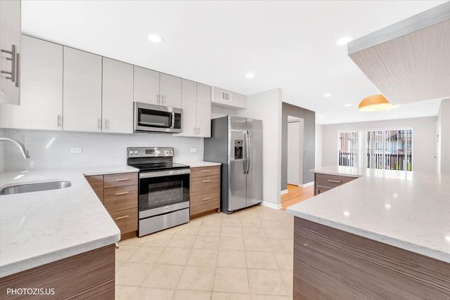 4202 Central Road 1D, Glenview, IL 60025