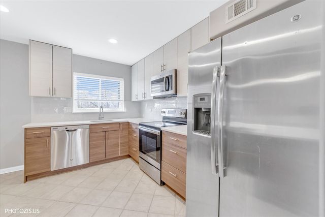 4202 Central Road 1D, Glenview, IL 60025