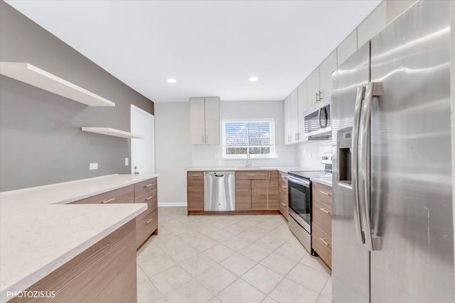 4202 Central Road 1D, Glenview, IL 60025