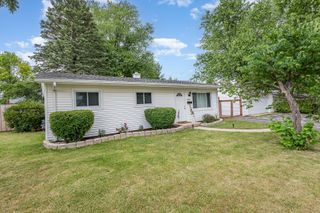 18548 W Woodland Terrace, Gurnee, IL 60031