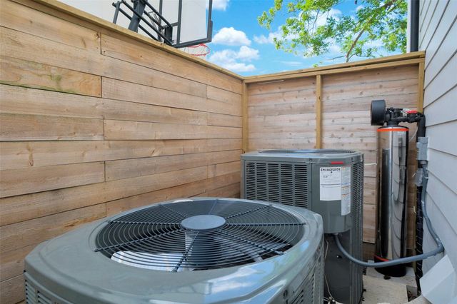 6618 Schiller Street, Houston, TX 77055