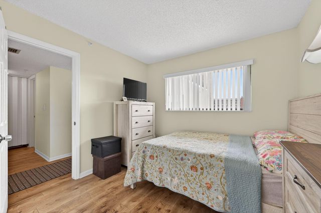 2205 S Cypress Bend Dr 604, Pompano Beach, FL 33069