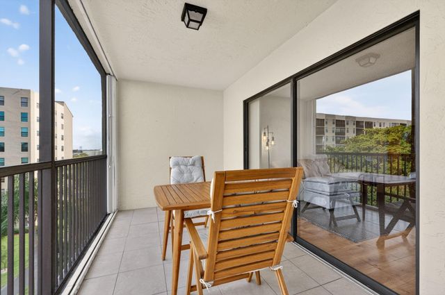 2205 S Cypress Bend Dr 604, Pompano Beach, FL 33069