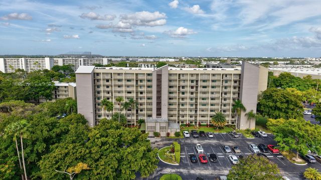 2205 S Cypress Bend Dr 604, Pompano Beach, FL 33069