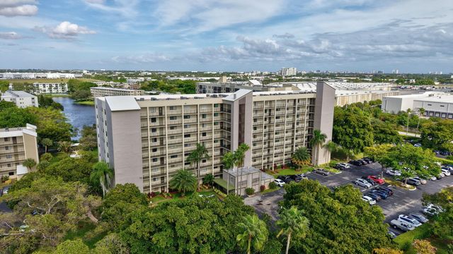 2205 S Cypress Bend Dr 604, Pompano Beach, FL 33069