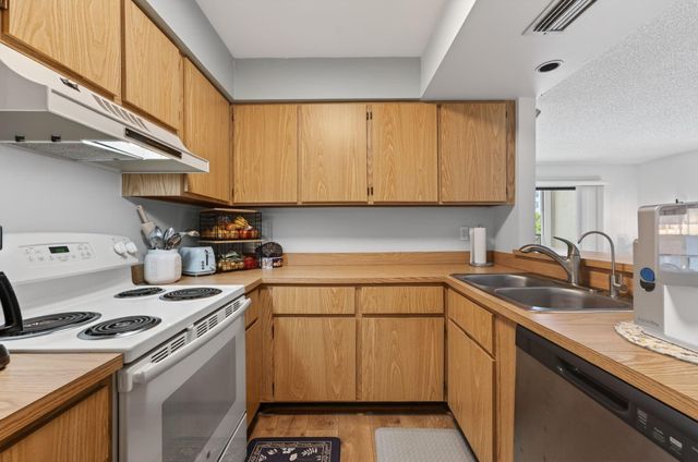 2205 S Cypress Bend Dr 604, Pompano Beach, FL 33069