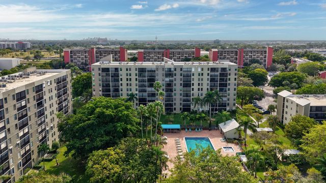 2205 S Cypress Bend Dr 604, Pompano Beach, FL 33069