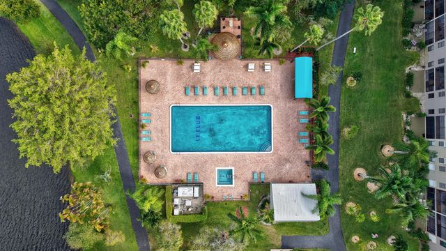 2205 S Cypress Bend Dr 604, Pompano Beach, FL 33069