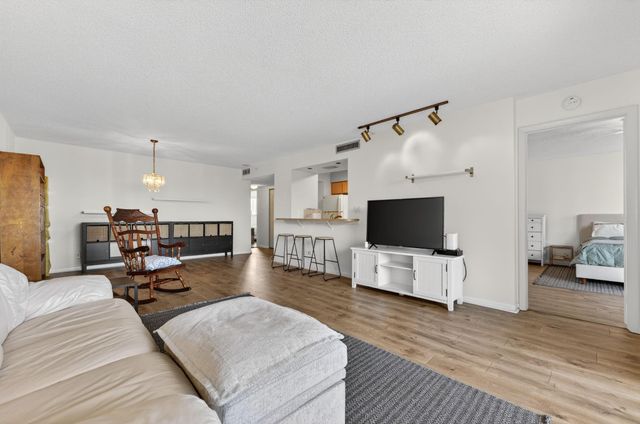 2205 S Cypress Bend Dr 604, Pompano Beach, FL 33069