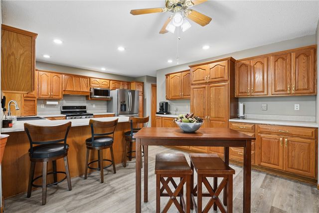 402 Windsor Drive, Solon, IA 52333
