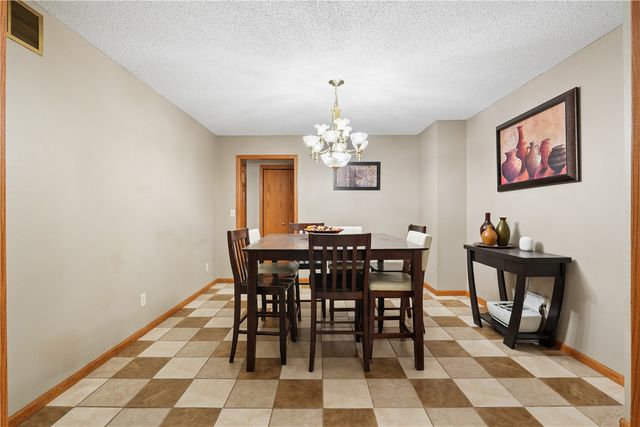 402 Windsor Drive, Solon, IA 52333