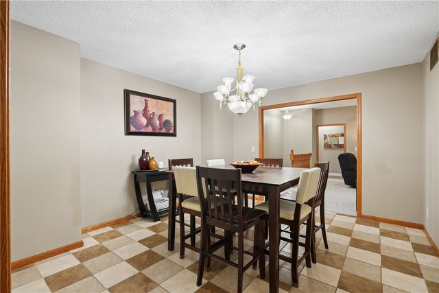 402 Windsor Drive, Solon, IA 52333
