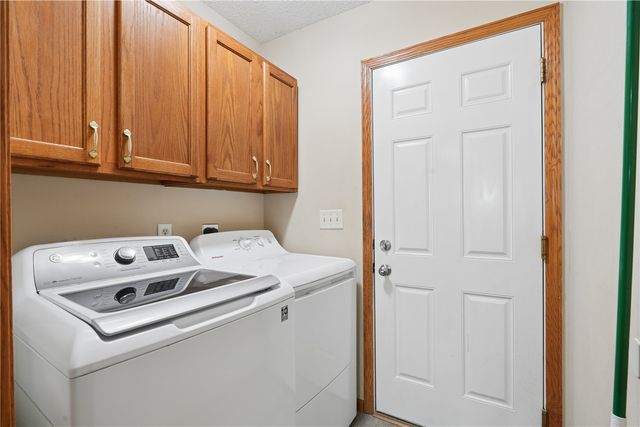 402 Windsor Drive, Solon, IA 52333