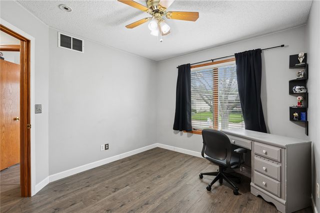 402 Windsor Drive, Solon, IA 52333