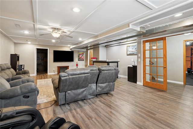 402 Windsor Drive, Solon, IA 52333