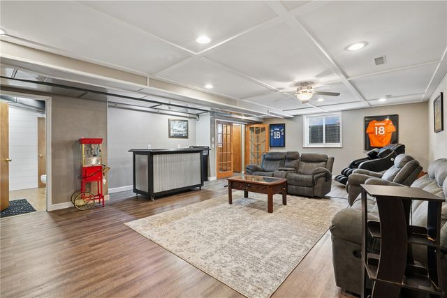 402 Windsor Drive, Solon, IA 52333