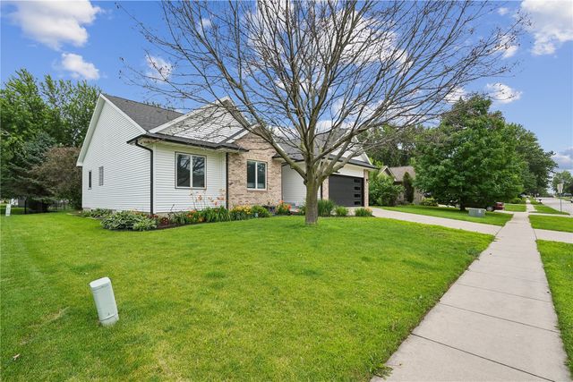 402 Windsor Drive, Solon, IA 52333