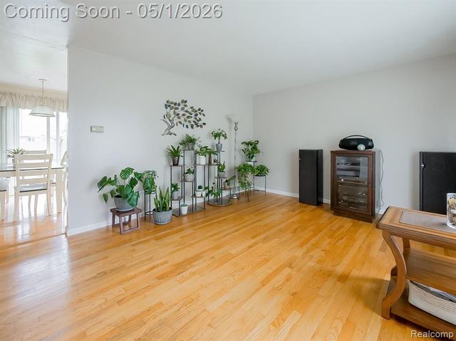 36372 Meadowbrook Street, Livonia, MI 48154