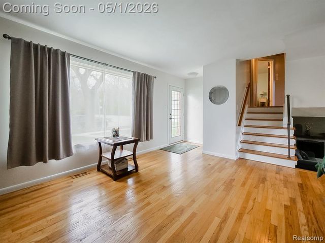 36372 Meadowbrook Street, Livonia, MI 48154