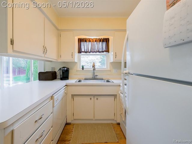 36372 Meadowbrook Street, Livonia, MI 48154