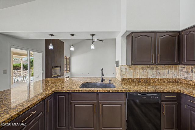 235 Marlboro Road, Oro Valley, AZ 85755
