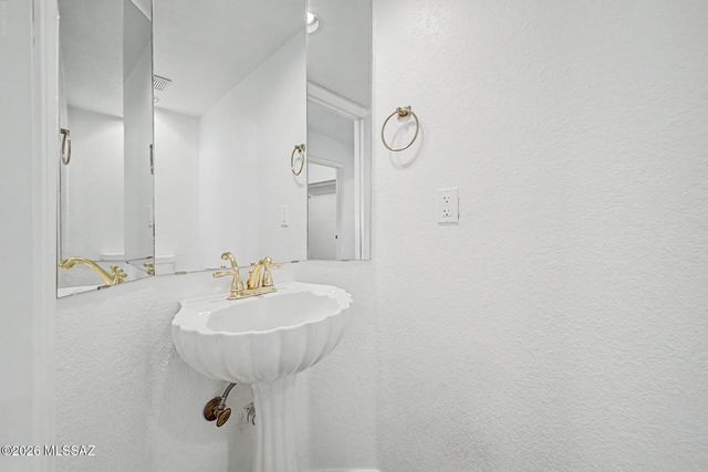 235 Marlboro Road, Oro Valley, AZ 85755