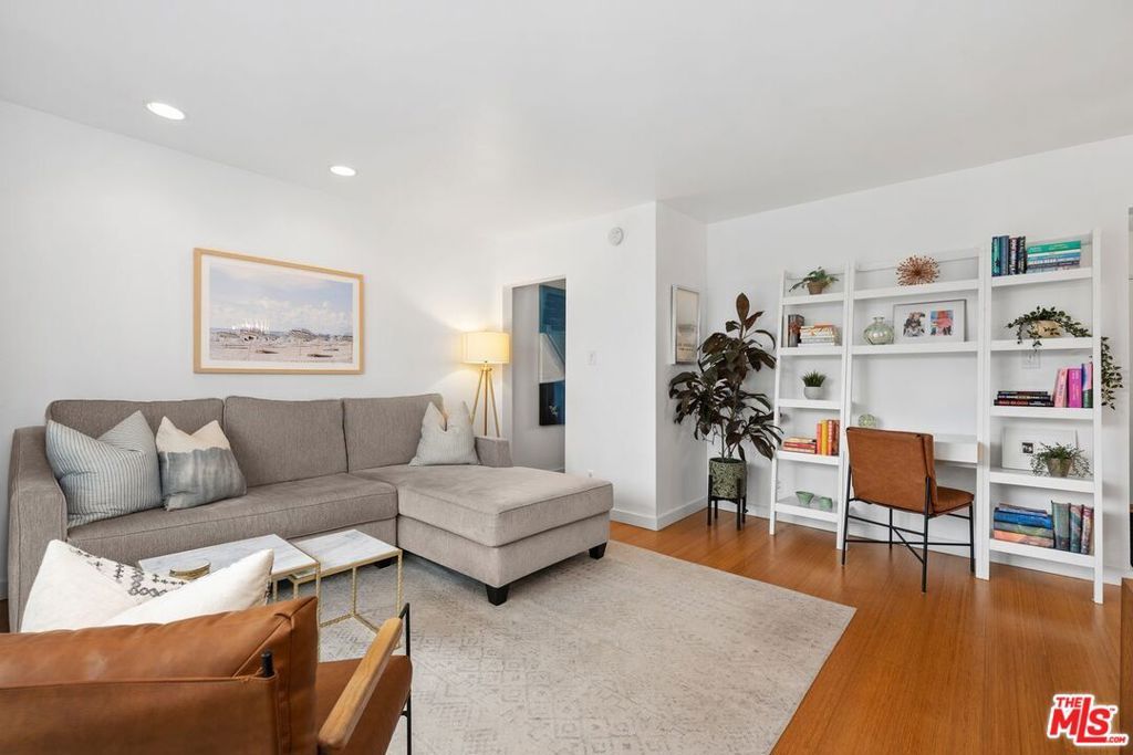 2431 3rd Street 9, Santa Monica, CA 90405