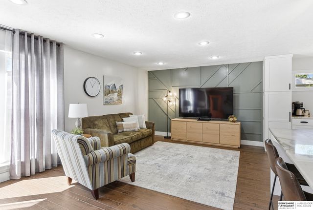 9906 Evans Street, Omaha, NE 68134