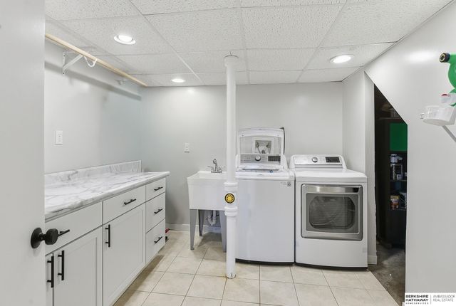 9906 Evans Street, Omaha, NE 68134