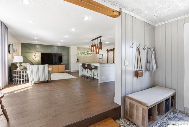 9906 Evans Street, Omaha, NE 68134