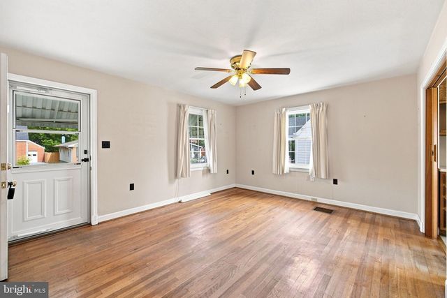 12 N PURCELL AVE, Winchester, VA 22601
