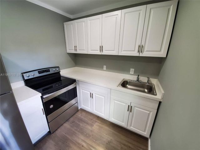 2425 NW 28th St, Miami, FL 33142