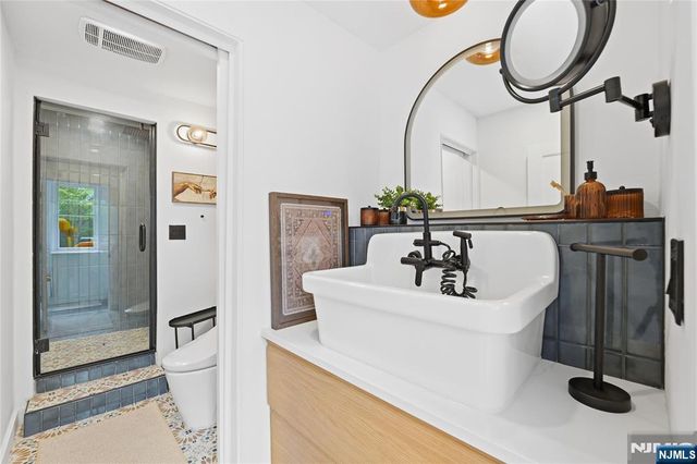 143 Veazy Street, North Caldwell, NJ 07006
