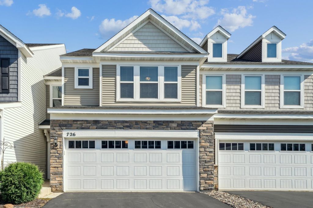 726 Maggie Way, Chanhassen, MN 55317