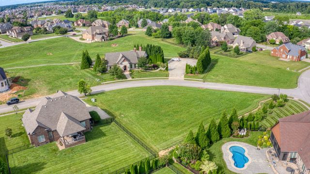 216 Hutchins Camp Trce, Clarksville, TN 37043